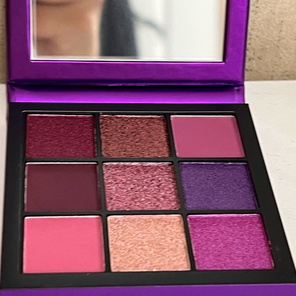 Huda Beauty Amethyst Obsessions Palette - Picture 4 of 5